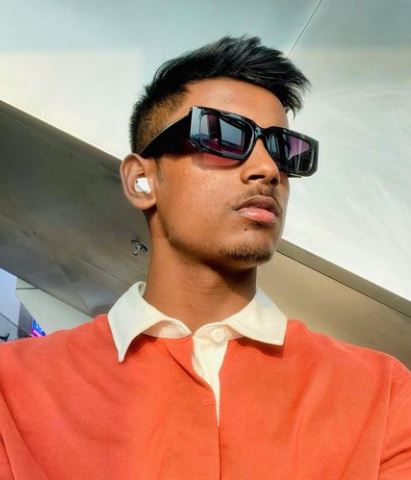 Abhishek Porel Height, Weight, Parents, Wiki, Age, Net Worth, Girlfriend, IPL Stats, Biography & More 3 Abishek Porel wiki