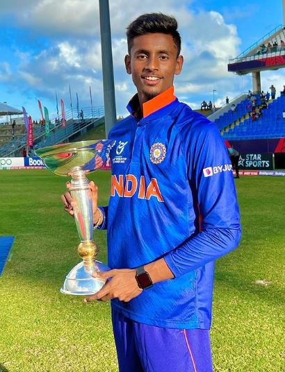 Abhishek Porel Height, Weight, Parents, Wiki, Age, Net Worth, Girlfriend, IPL Stats, Biography & More 6 Abishek Porel's domestic career