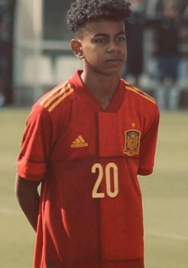 Lamine Yamal Biography, Height, Age, Parents, Net Worth, Girlfriend, Football Stats & More 2 An old photo of Lamine