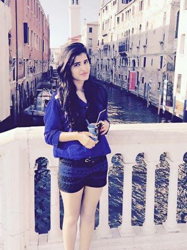 Vinali Bhatnagar Age, Wiki, Biography, Height, Parents, Boyfriend, Net Worth & More 4 An old photo of Vinali Bhatnagar