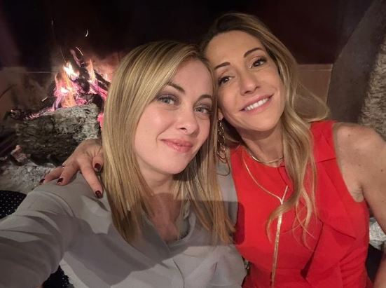 Arianna Meloni Wiki (Giorgia Meloni’s Sister), Age, Husband, Parents, Biography & More 2 Arianna is the sister of Giorgia Meloni