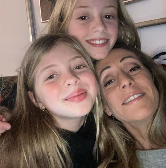 Arianna Meloni Wiki (Giorgia Meloni’s Sister), Age, Husband, Parents, Biography & More 5 Arianna with her daughters