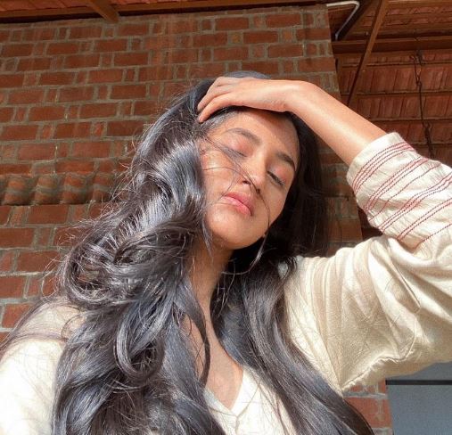 Ashlesha Thakur Parents, Caste, Biography, Birthday, Boyfriend, Height, Net Worth & Wiki 2 Ashlesha Thakur biography