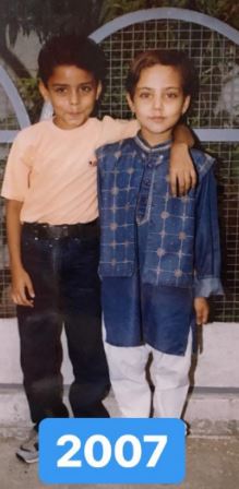 Himanshi Parashar Age, Biography, Height, Net Worth, Boyfriend, Parents, Caste, Wiki 2 Childhood photo of Himanshi with her brother