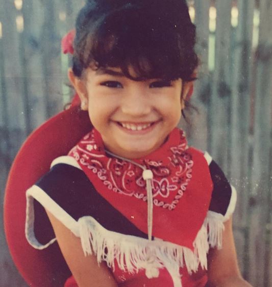 Janet Von Schmeling Wiki, Age, Net Worth, Kids, Family, BIO & Facts About Drake Bell's Wife 3 Childhood photo of Janet Von