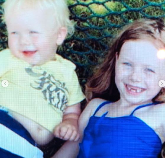 Sadie Munroe Wiki, Age, Height, Parents, Boyfriend, Net worth, Siblings & More 3 Childhood photo of Sadie with her brother Gage