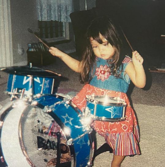 Sydney Agudong Wiki - Age, Husband, Net Worth, Parents, Ethnicity, Height, BIO & More 2 Childhood photo of Sydney