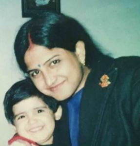 Vinali Bhatnagar Age, Wiki, Biography, Height, Parents, Boyfriend, Net Worth & More 3 Childhood photo of Vinali