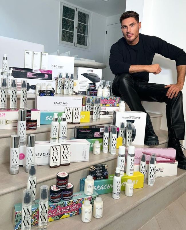 Chris Appleton Wiki, Net Worth, Ex-Wife, Daughter, Height, Age, Family, Biography & More 4 Chris is a professional hairstylist