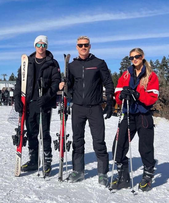 Chris Appleton Wiki, Net Worth, Ex-Wife, Daughter, Height, Age, Family, Biography & More 7 Chris with his kids
