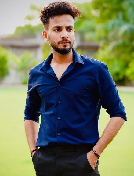 Elvish Yadav: Age, Birthday, Net Worth, Girlfriend, Parents, Height, Caste, Wikipedia, BIO & More 6 Elvish Yadav wiki
