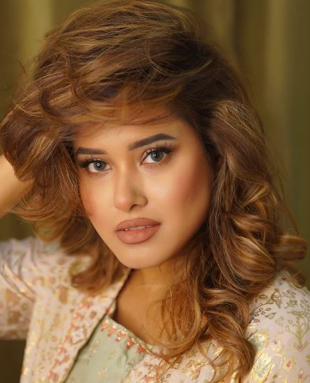 Farnaz Alam Wiki, Husband, Age, Net Worth, Family, Height, Biography & More 3 Farnaz is a make-up artist