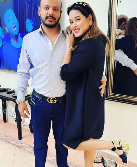 Farnaz Alam Wiki, Husband, Age, Net Worth, Family, Height, Biography & More 7 Farnaz with her friend