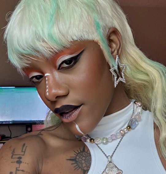Iniko - Biography, Wiki, Net Worth, Age, Boyfriend, Family, Religion, Gender & More 2 Iniko is a pop singer