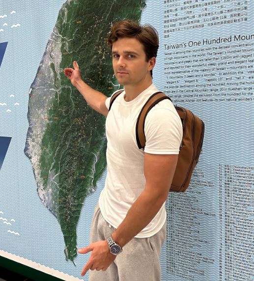 Jackson Hinkle Wiki: Age, Parents, Height, Family, Girlfriend, Net Worth, Biography & More 2 Jackson Hinkle wiki