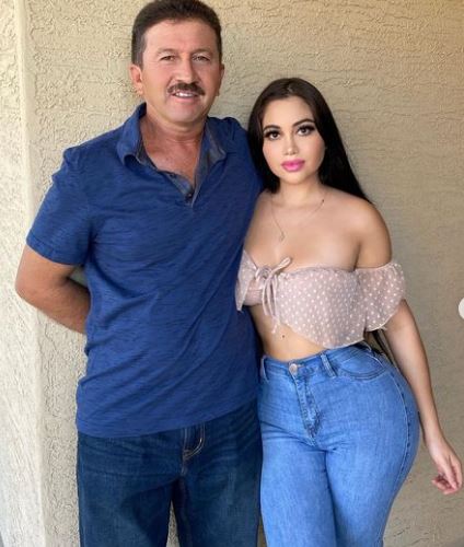 Jailyne Ojeda Ochoa Biography, Wiki, Net worth, Age, Boyfriend, Height, Family, Ethnicity & More 5 Jailyne with her dad