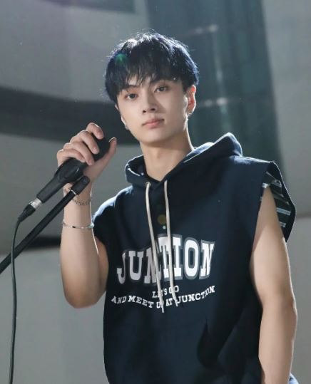 Jay (Enhypen) Wiki, Age, Height, Girlfriend, Parents, Net Worth, Nationality, Biography & More 7 Jay (Enhypen) is a singer