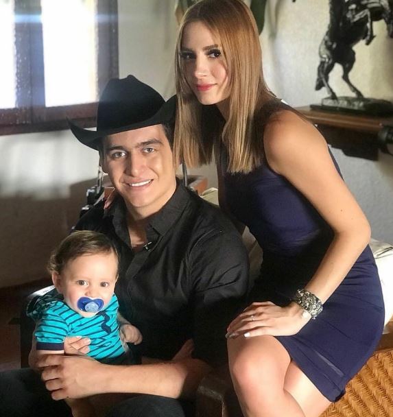 Julian Figueroa Wiki, Age, Spouse, Family, Cause of Death, Net Worth, Biography & More 6 Julian with his wife Imelda Garza Tuñón and son José Julián