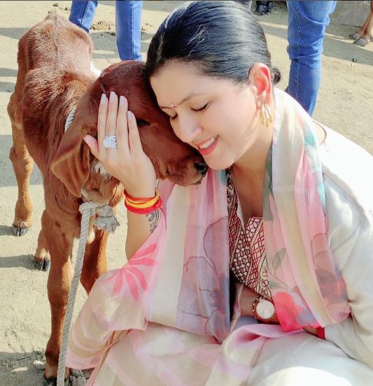Who is Kajal Hindustani? Biography, Age, Husband, Family, Wiki, Birth Place, Net Worth & More 12 Kajal Hindustani is an animal lover