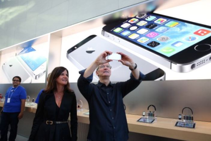 Katie Cotton (Apple PR Chief) Wiki, Net Worth, Age, Husband, Death, Family, Biography & More 6 Katie Cotton (Apple PR Chief) Wiki, Age, Death Cause, Husband, Kids, Career, Net worth & More