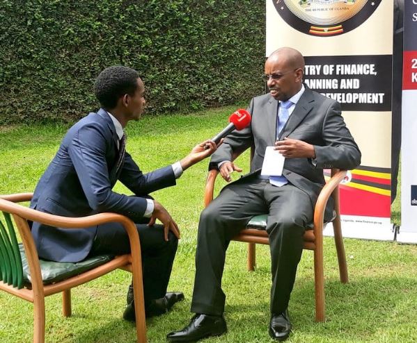 Keith Muhakanizi (Uga Economist) Biography, Wiki, Wife, Age, Family, Education, Net Worth & More 4 Keith Muhakanizi biography