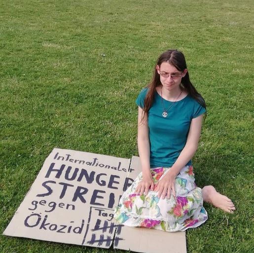 Martha Krumpeck (Climate Activist) Wiki, Age, Husband, Family, Net Worth, Biography & More 11 Martha Krumpeck boyfriend
