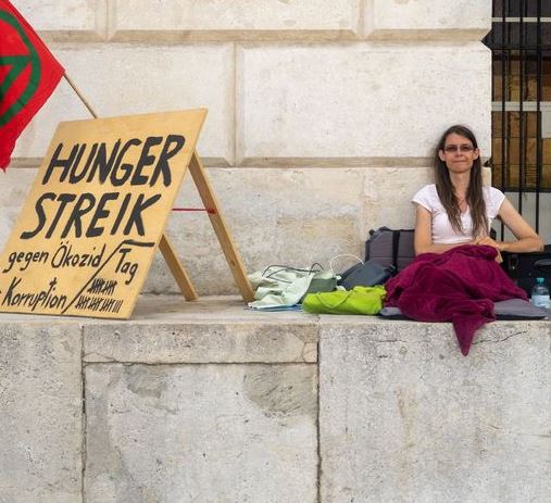 Martha Krumpeck (Climate Activist) Wiki, Age, Husband, Family, Net Worth, Biography & More 2 Martha Krumpeck's Hunger Strike