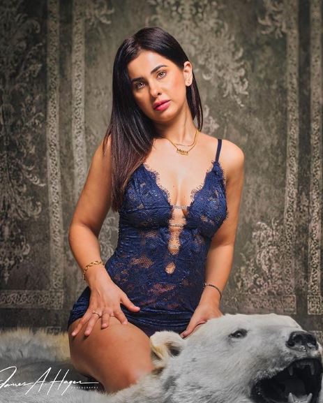 Meetii Kalher Biography, Wiki, Age, Boyfriend, Parents, Height, Net Worth & More 2 Meetii Kalher modeling career