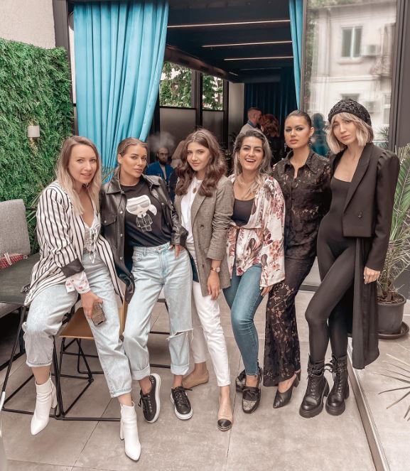 Monica Odagiu with her friends