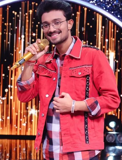 Rishi Singh (Indian Idol Winner) Wiki, Age, Parents, Girlfriend, Bio, Height, Net worth & More 3 Rishi Singh is a professional singer