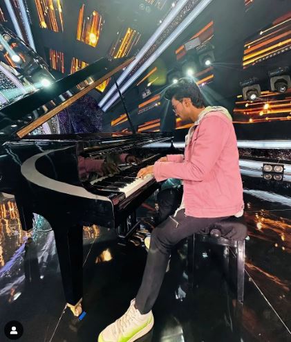 Rishi Singh (Indian Idol Winner) Wiki, Age, Parents, Girlfriend, Bio, Height, Net worth & More 9 Rishi Singh wiki