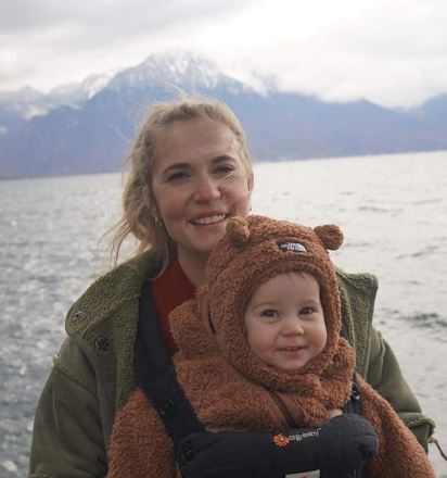 Rosalie Vaillancourt Wiki, Age, Husband, Family, Height, Net worth, Biography & More 5 Rosalie and her child Marguerite
