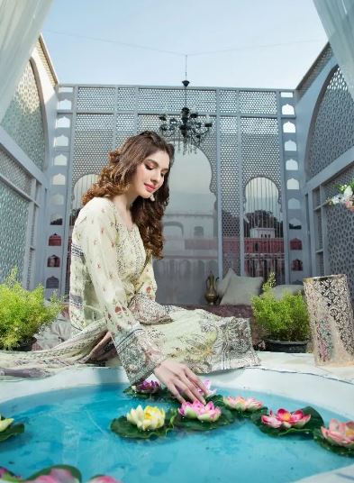 Who is Saeeda Imtiaz? Biography, Husband, Age, Height, Boyfriend, Net Worth, Dramas & More 8 Saeeda Imtiaz is an actress