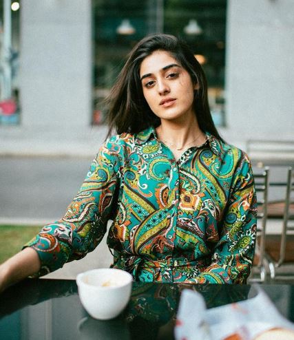 Sakshi Vaidya is a model