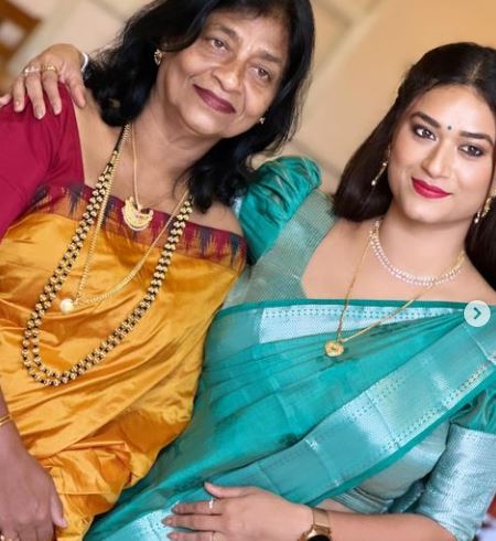 Tanisha Kuppanda Biography, Wiki, Age, Parents, Boyfriend, Height, Net Worth & More 4 Tanisha with her mother Leela Kuppanda