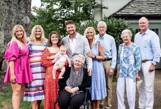 Leanne Morgan Wiki, Age, Husband, Children, Family, Net Worth, Height, Biography & More 9 The Morgan family