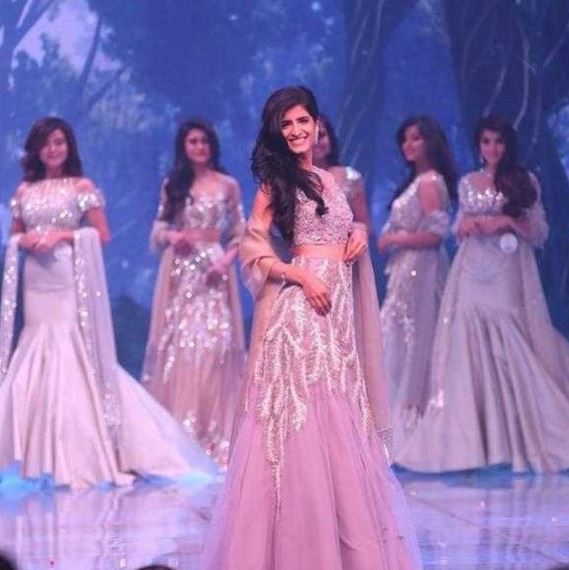 Vinali Bhatnagar Age, Wiki, Biography, Height, Parents, Boyfriend, Net Worth & More 10 Vinali Bhatnagar appeared in Miss India 2017