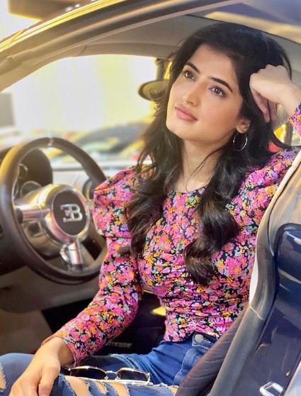 Vinali Bhatnagar Age, Wiki, Biography, Height, Parents, Boyfriend, Net Worth & More 7 Vinali Bhatnagar net worth