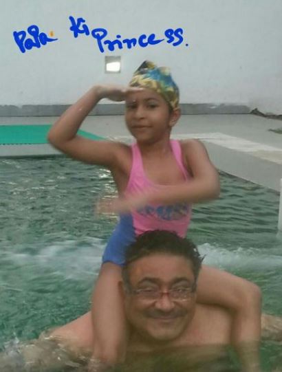 Rajiv Luthra (Lawyer) Wiki, Age, Wife, Net Worth, Family, Education, Biography & More 2 An old photo of Rajiv with his daughter