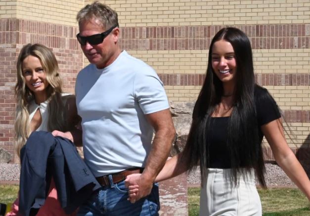Barry Morphew Wiki (Suzanne Morphew's Husband), Age, Daughters, Family, Net Worth, Biography & More 2 Barry Morphew with his daughters