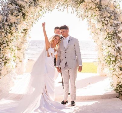 Brittany Mahomes Wiki, Age, Height, Net Worth, Husband, Kids, Parents, Biography & More 4 Brittany Mahomes wedding photo
