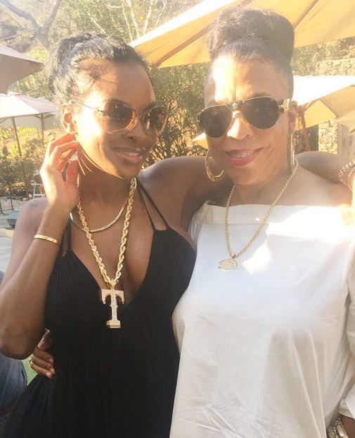 Brooke Bailey Age, Height, Biography, Net worth, Husband, Children, Family & More 4 Brooke with her mother
