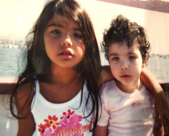Noor Alfallah Wiki, Age, Parents, Father, Boyfriend, Affairs, Kids, AI Pacino, Instagram, Height, Net worth & More 2 Childhood photo of Noor with her sister Remi