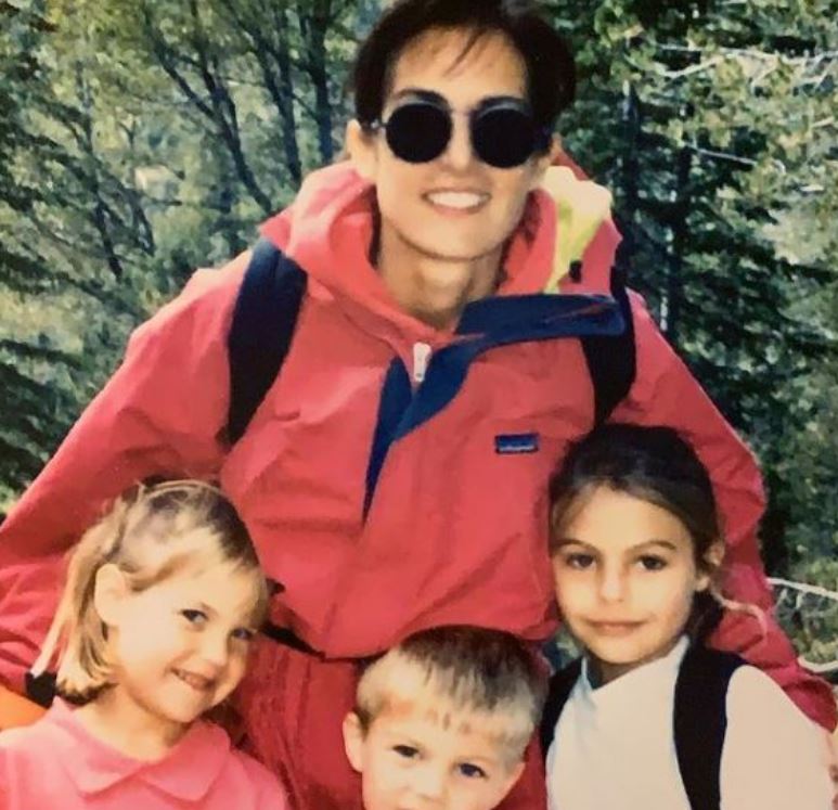 Cindy Costner Wiki, Biography, Net Worth, Age, Spouse, Children, Family, Height & More 3 Cindy's old photo with her kids