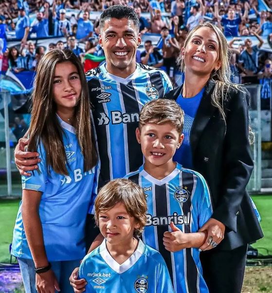 Delfina Suarez with her family