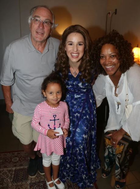 Helen Grace De Niro Age, Mom, Net Worth, Height, Boyfriend, WIKI, Biography, Family & More 5 Helen Grace De Niro with her family