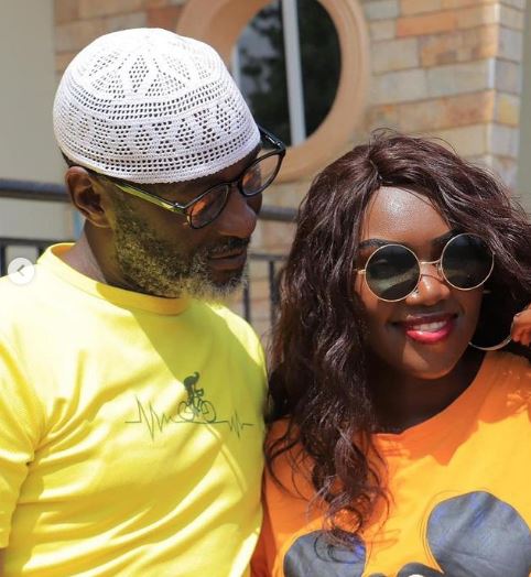 Who was Isma Olaxess? Biography, Age, Wife, Net Worth, Family, Wiki, Cause of Death & More 8 Isma Olaxess with his friends