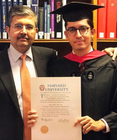 Jay Kotak Wiki, Biography, Net Worth, Wife, Age, Height, Parents, Education & More 3 Jay with his dad Uday Kotak