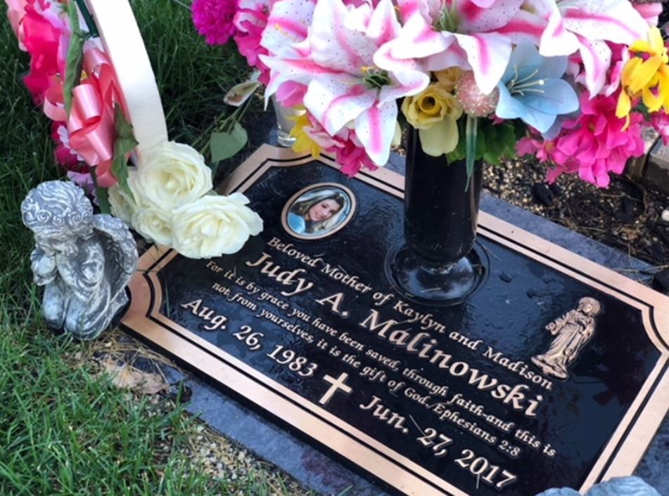 Judy Malinowski Age, Wiki, Killer, Kids, Ex-Boyfriend, Parents, Still Alive, Fire Video, Funeral, Testimony & Story 11 Judy Malinowski funeral