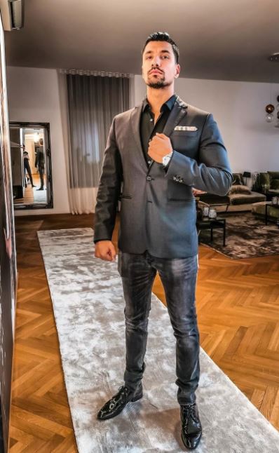 Julian Zietlow Wiki (Rocka Nutrition) Age, Net Worth, Wife, Family, Career, Biography & More 3 Julian Zietlow height